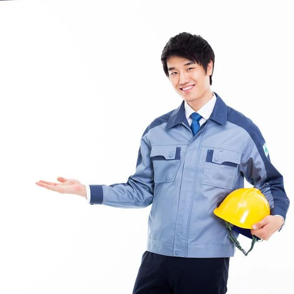 Joven ingeniero asiático mostrar algo . —  Fotos de Stock