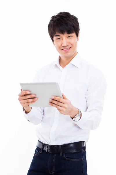 Junge asiatische Mann mit einem smarten Pad PC — Stockfoto