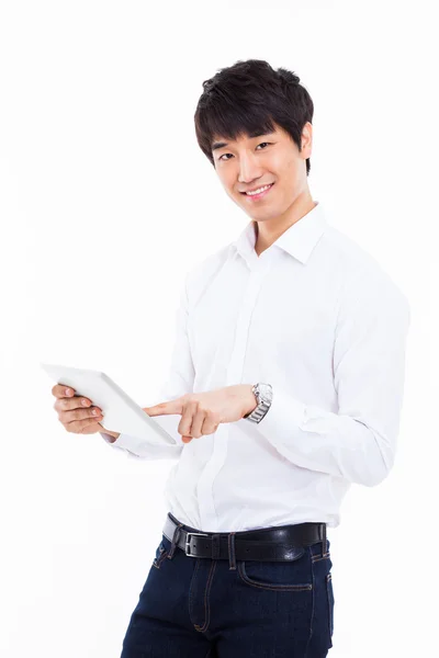Jeune asiatique homme ayant un smard pad PC — Photo