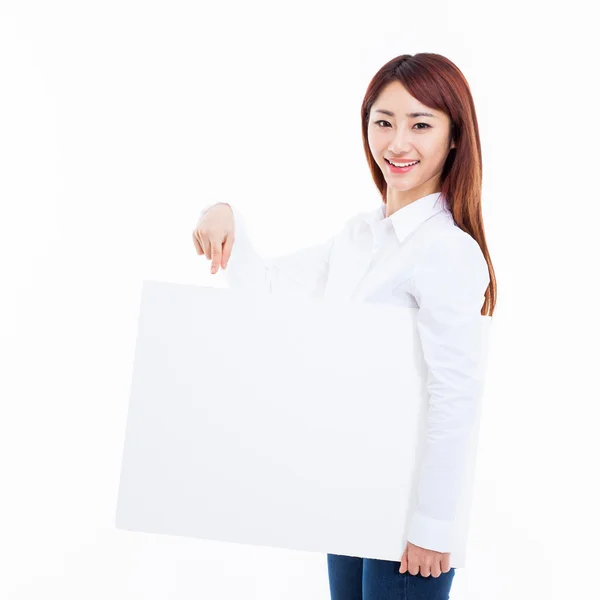 Jovem mulher asiática segurando um borad branco — Fotografia de Stock