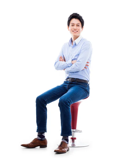 Jonge Aziatische persoon zit op de stoel. Stockfoto