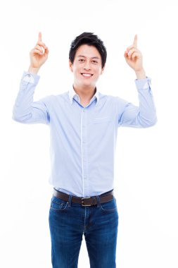 Genç Asyalı adam baş göstermiştir.