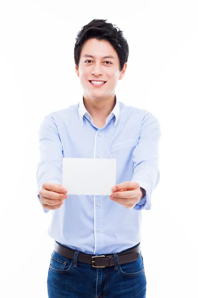 Joven asiático hombre mostrando vacío tarjeta . —  Fotos de Stock