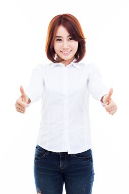 Genç Asyalı kadın gösteren başparmak.