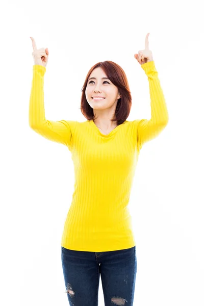 Leende ung kvinna som pekar uppåt — Stockfoto