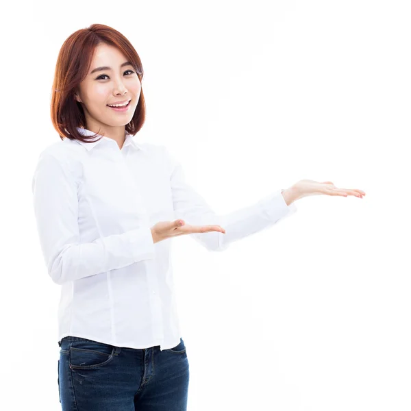 Mujer asiática presente algo . —  Fotos de Stock