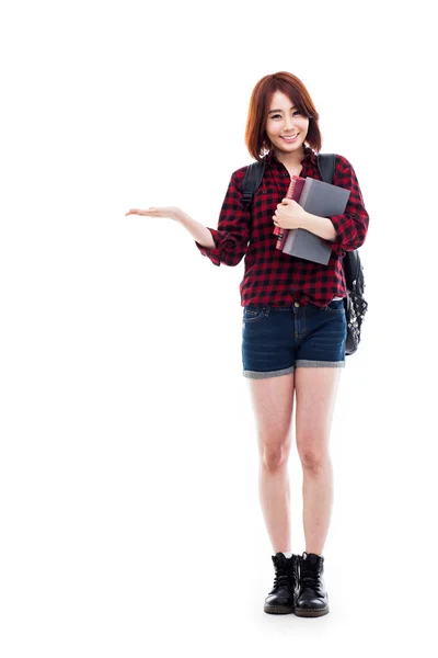 Jovem estudante asiático mulher mostrando algo — Fotografia de Stock
