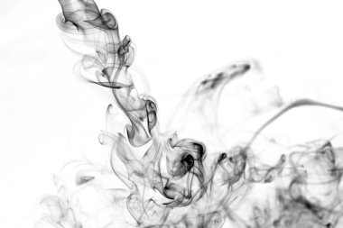Çarpık duman bulutları, beyaz arka planda siyah duman hareketi. Soyut duman çizgileri 