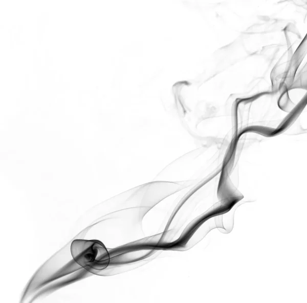 煙のねじれプルーム 白い背景に黒い煙の動き 概要煙道 — ストック写真