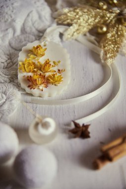 Aroma kesesi. Ev dekorasyonu el yapımı bir tekniktir. Ağdadan yapılmış eko dekor. 