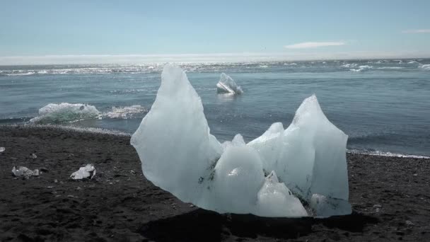 Problemas ambientais da humanidade. Alterações climáticas e aquecimento global. Geleiras derretidas no Árctico e Antárctico. — Vídeo de Stock