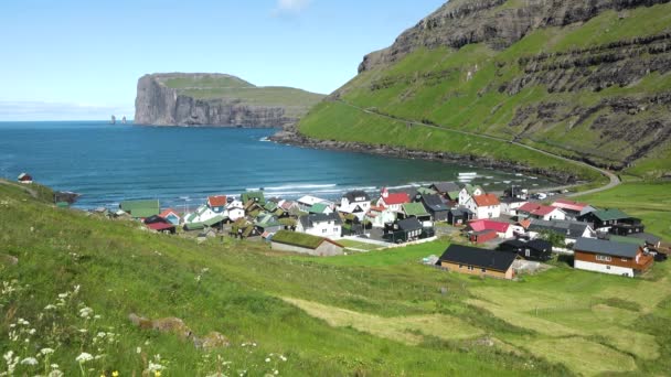 Perjalanan ke pulau-pulau di Atlantik. Alam Kepulauan Faroe. Alam yang menakjubkan dari Kepulauan Faroe. — Stok Video
