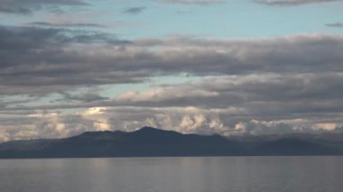 Alaska mı? Muhteşem ve çok renkli bir gün batımı. Gezide güzel panoramik gün batımı.