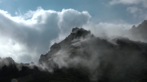 Iceland. Geothermal field with fumaroles and geysers. Area with natural steam vents. Smoking fumaroles. — Stock Video