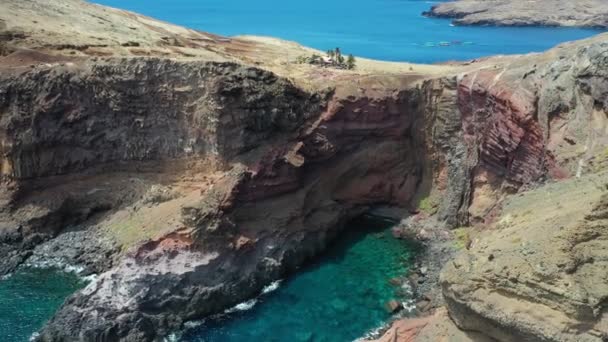 Portogallo. Paesaggio dell'isola di Madeira tratto dal drone. — Video Stock