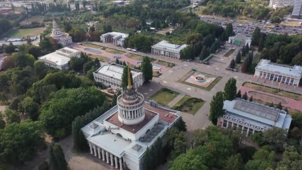 Kijevben. Ukrajnában. Légi felvétel Kijevről Ukrajnában. Egy drónkamera készítette. — Stock videók