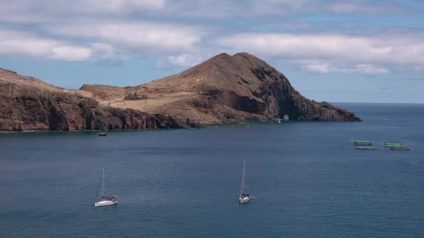 Португалія. Мадейра Острови. Чудесні архіпелаги посеред Атлантики. Дивовижний вид вулканічного острова. Кадри високої якості 4k — стокове відео