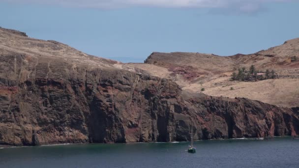 Portogallo. Isole Madera. Bellissimi arcipelaghi in mezzo all'Atlantico. Vista mozzafiato sull'isola vulcanica. Filmati 4k di alta qualità — Video Stock