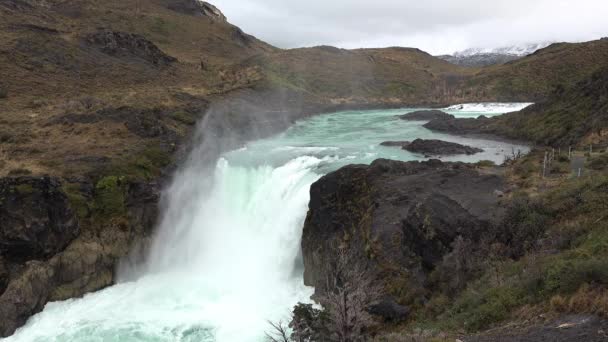 滝はトレス デル パイネ国立公園、パタゴニア、チリ — ストック動画