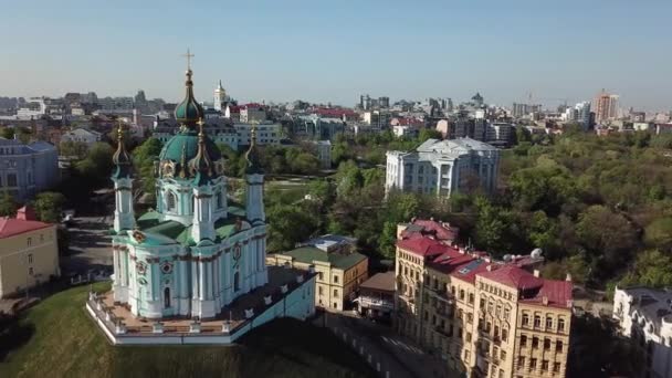 Kiev. Ukrayna. Ukrayna 'da savaş. Ukrayna 'nın başkentinin manzaraları. Hava görünümü. — Stok video