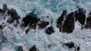 Atlantik Okyanusu dalgaları.