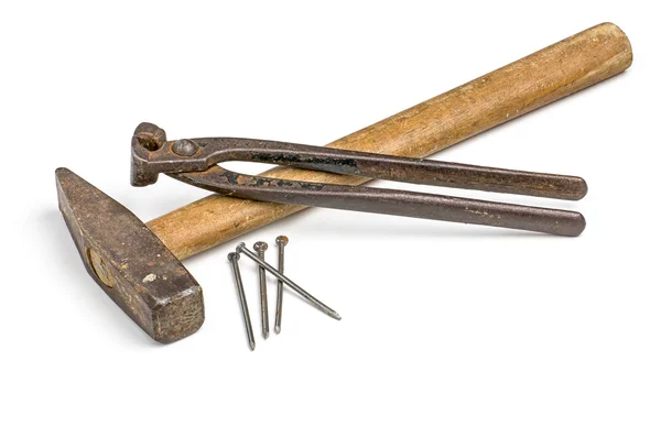 Hamer en nagels met een tang — Stockfoto