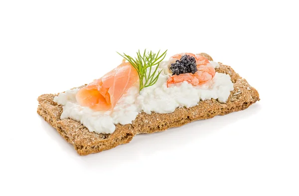 Crispbread with salmon and shrimp — Stock Photo, Image