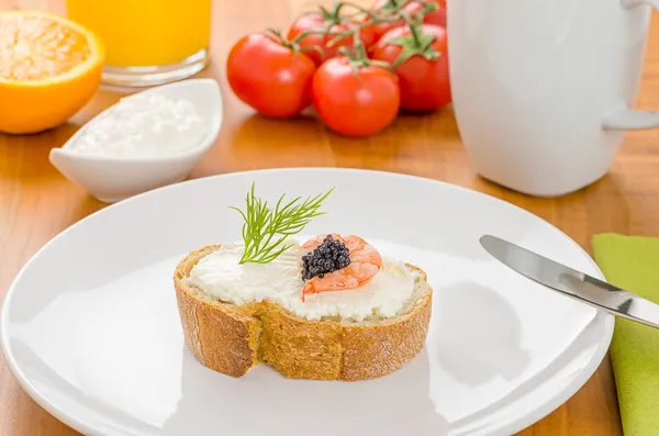 Baguette with shrimp and caviar on a breakfast table — Stock Photo, Image