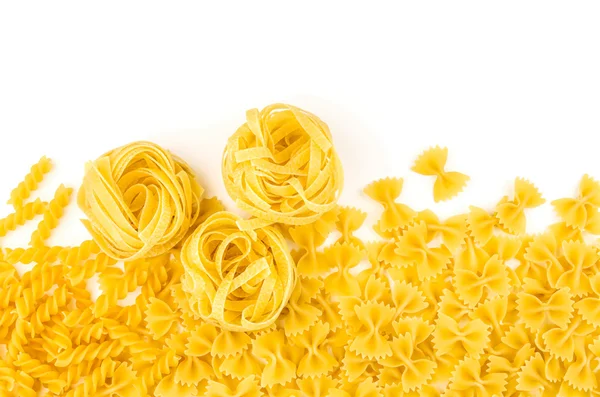 Various types of pasta on a white background — Stock Photo, Image