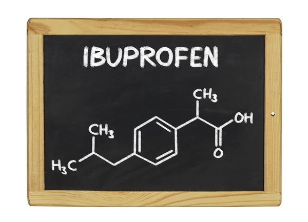 Fórmula química de ibuprofeno em um quadro-negro — Fotografia de Stock