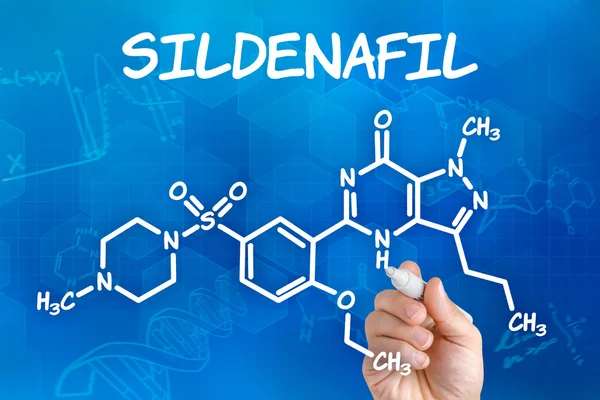 Mano con pluma dibujar la fórmula química de sildenafilo — Foto de Stock