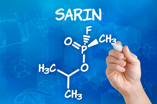 Ruka s perem kreslení chemický vzorec sarin — Stock fotografie