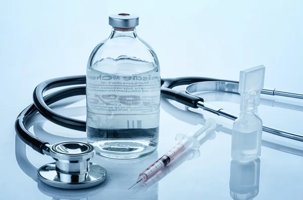 Syringe with vials and stethoscope — Stock Photo, Image