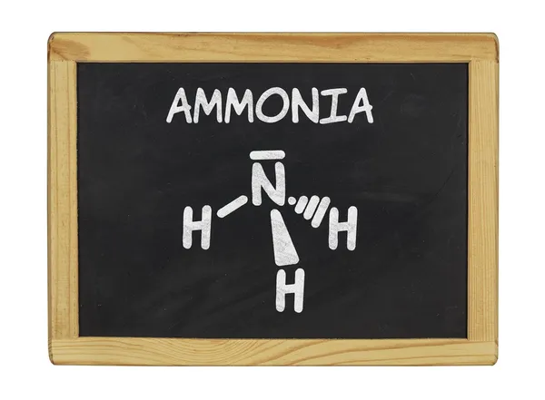 Kemisk formel av ammoniak på en svart tavla — Stockfoto
