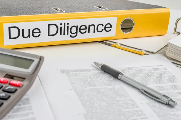 Ordner mit dem Label Due Diligence — Stockfoto