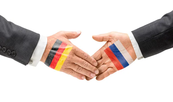 Deutschland und Russland reichen die Hände — Stockfoto