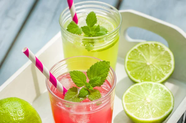 Two glasses of ice cold lemonade — Stock Photo, Image
