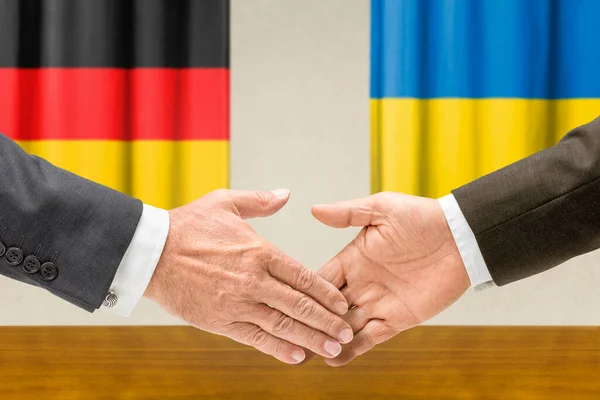 Des Représentants Allemagne Ukraine Serrent Main — Photo