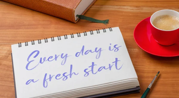 Notepad Desk Every Day Fresh Start — ストック写真