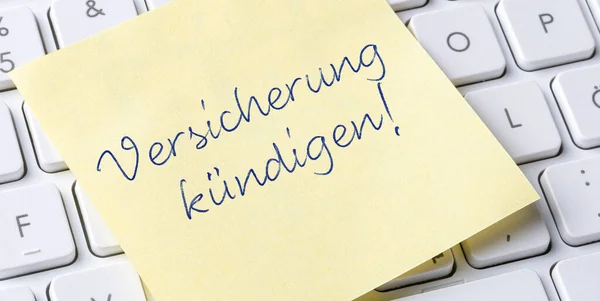Sticky Note Keyboard Ακύρωση Ασφάλισης Στα Γερμανικά — Φωτογραφία Αρχείου