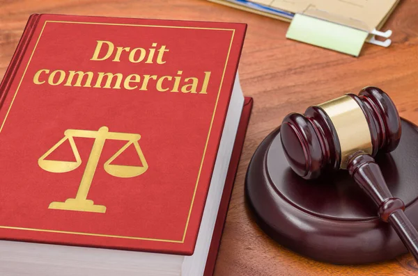 Libro Leyes Con Martillo Derecho Comercial Francés Droit Comercial — Foto de Stock