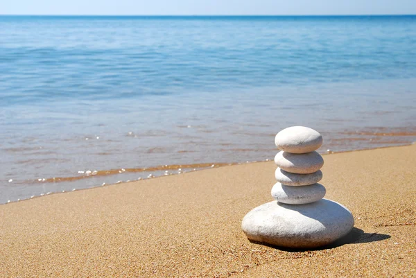 Pebbles on a sea shore — Stock Photo, Image