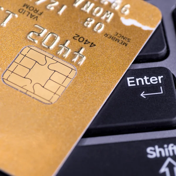 Kredi kartı dizüstü — Stok fotoğraf