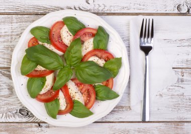 Caprese salatası
