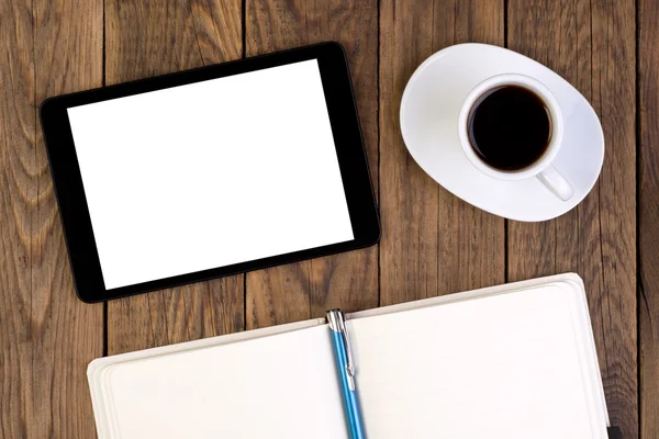 Tableta, taza de café y cuaderno en escritorio de madera — Foto de Stock