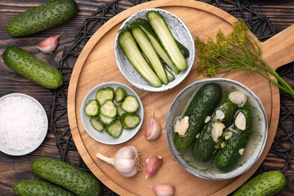 Salad Asupan Mentimun Dalam Mangkuk Makanan Probiotik Yang Sehat — Stok Foto
