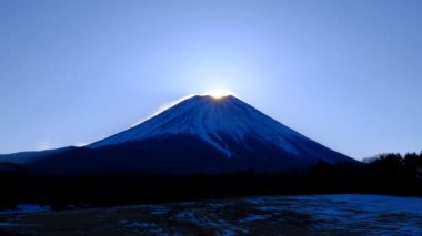 Fujigane Fujikawaguchiko şehrinden Elmas Fuji Dağı Japonya 02 / 22 / 2022