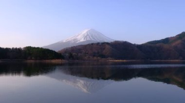 Mt. Mart sabahı Kawaguchi Gölü 'nden Fuji 03 / 17 / 2022
