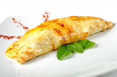 Krep et ve kırmızı biber sosu ile