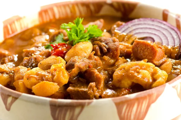 toprak kap içinde gulaş